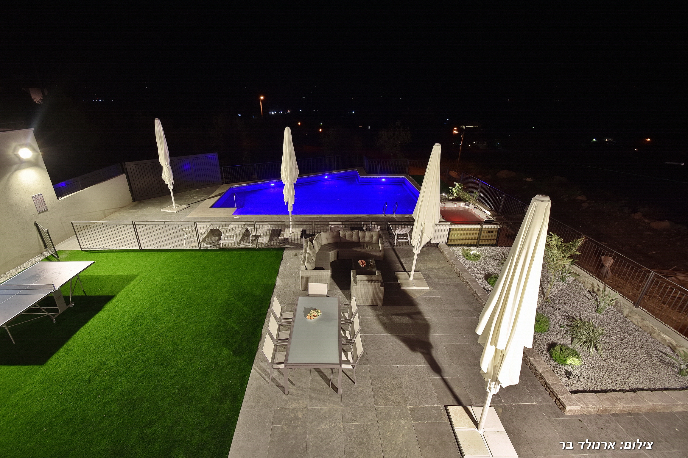 מבט על מהמרפסת