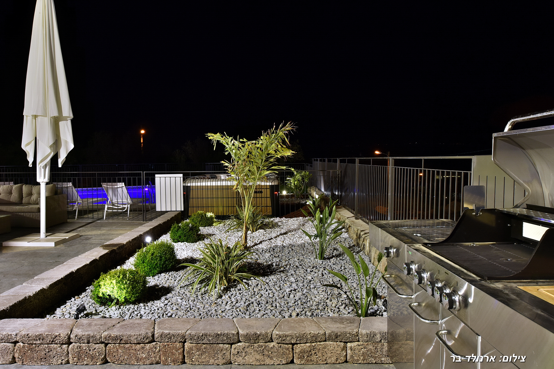 מתחם BBQ והגינה