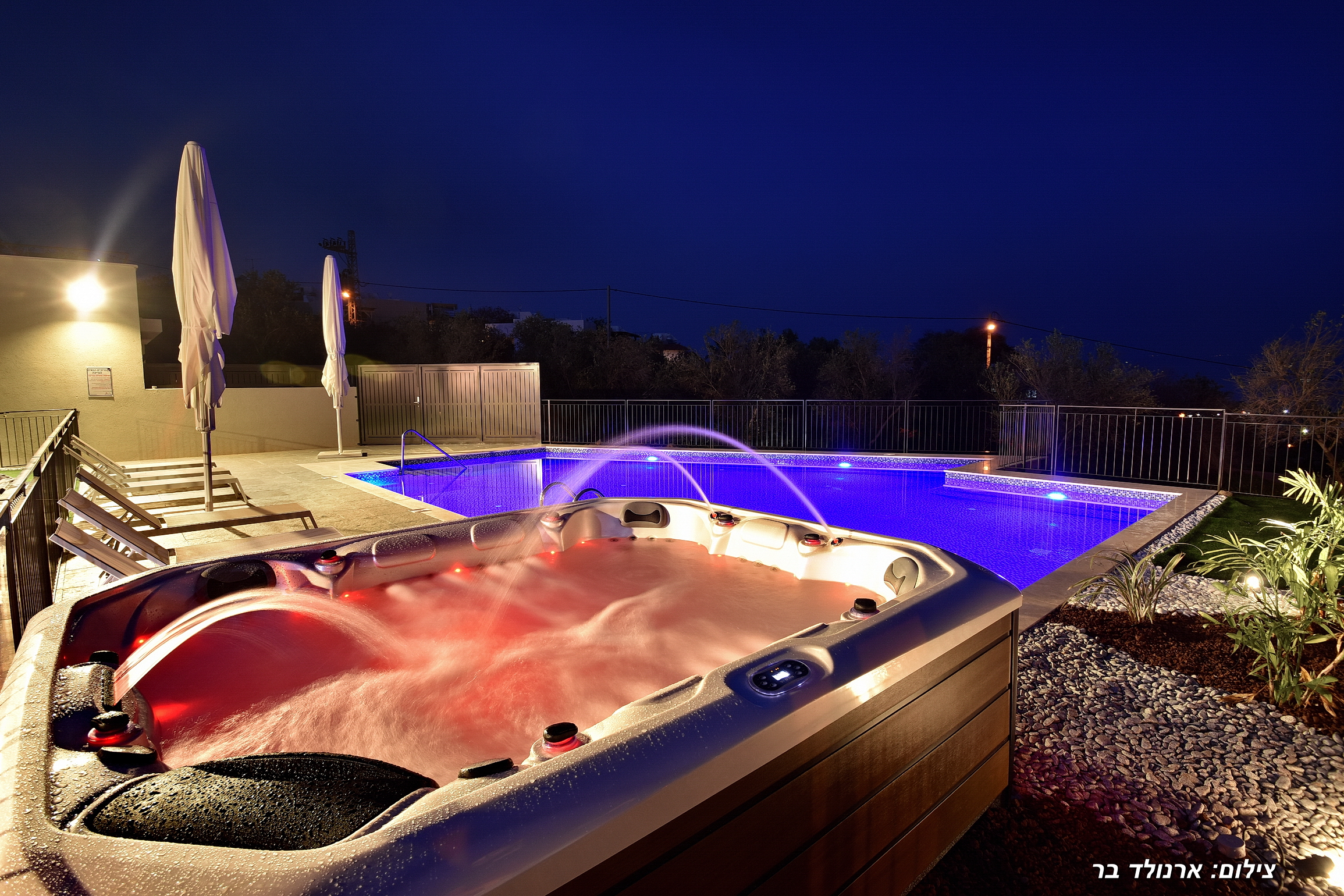 ג'קוזי ספא ובריכה